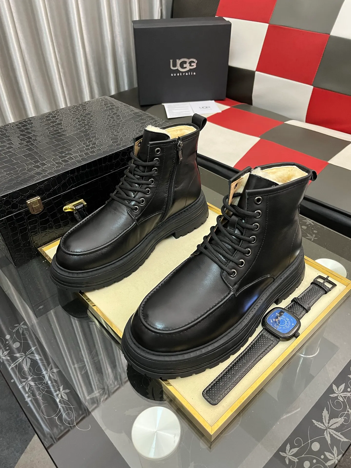 Men's Men's Shoes 💰660⌚️⌚️New UGG fur-integrated men's simple and fashionable snow shoes. The most worth buying at the end of this year are warm casual shoes. Whether you are out and about at home, their comfortable and warm performance will be your most suitable fashion companion! The material is cowhide upper and imported wool is used inside. Two layers of cowhide for warmth and comfort! The eva+ rubber patch outsole is cushioned, wear-resistant, and has good elasticity. It is light and wear-resistant, comfortable and soft, and the new simple cut is more fashionable. It has both practicality and fashion sense, so you no longer have to worry about how to match it in winter, while still maintaining fashionable taste. High-quality genuine wool produced in Dongguan. The material depends on the details! Size: 38-39-40-41-42-43-44-45